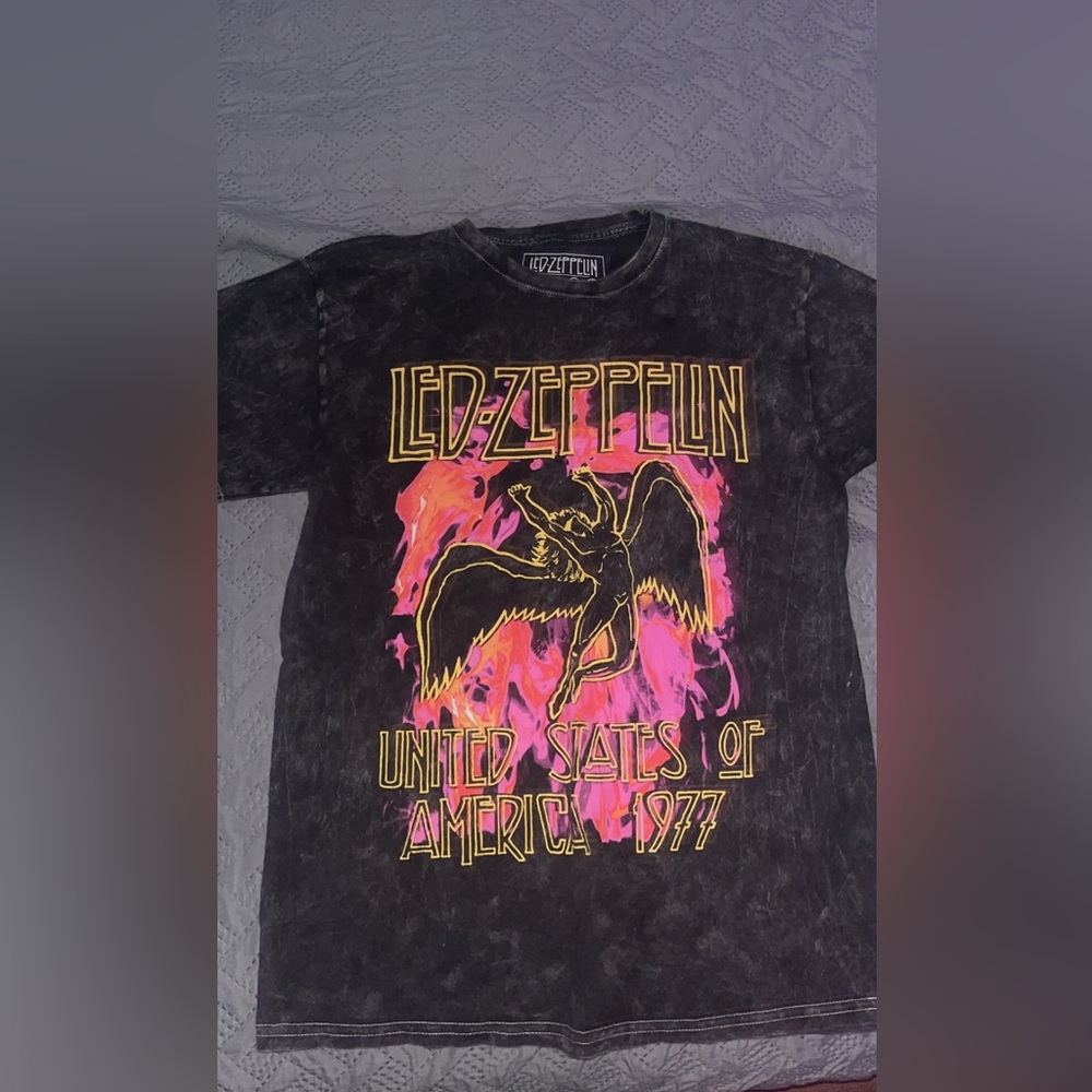 Dark Gray Men’s Graphic T Shirt